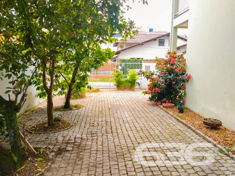 LINDO SOBRADO COM 3 QUARTOS NO BAIRRO SANTO ANTÔNI