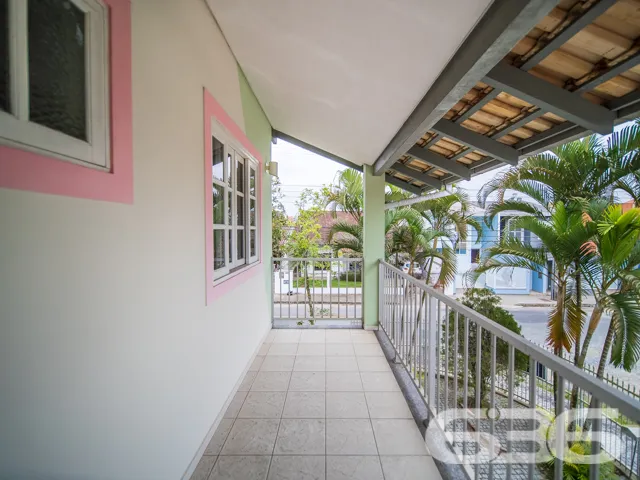 LINDO SOBRADO COM 3 QUARTOS NO BAIRRO SANTO ANTÔNI