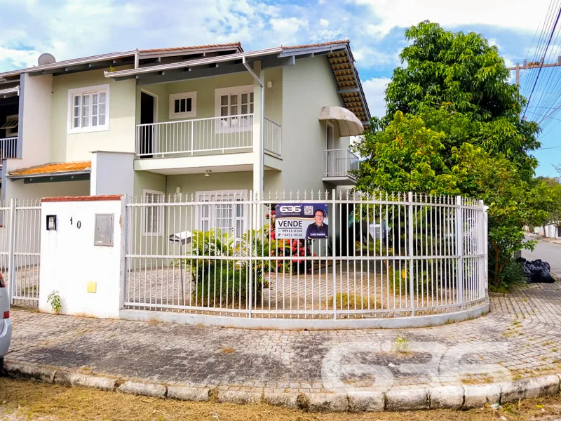 LINDO SOBRADO COM 3 QUARTOS NO BAIRRO SANTO ANTÔNI