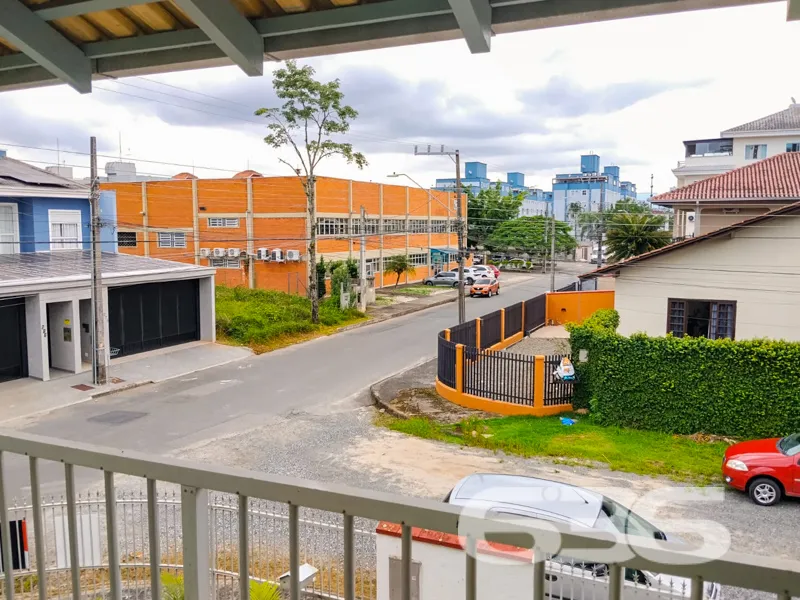 LINDO SOBRADO COM 3 QUARTOS NO BAIRRO SANTO ANTÔNI