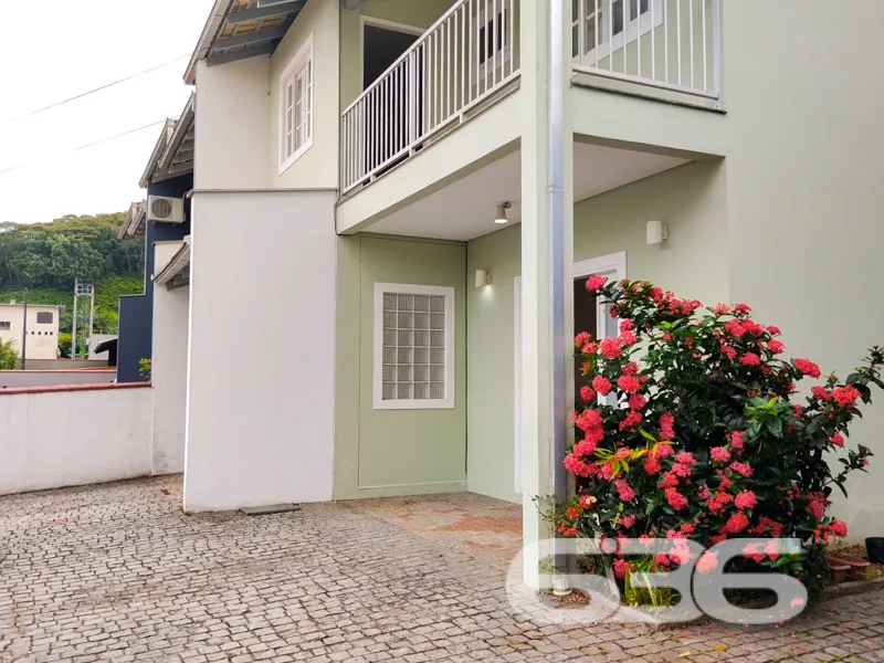 LINDO SOBRADO COM 3 QUARTOS NO BAIRRO SANTO ANTÔNI