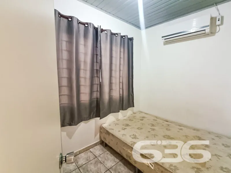 Residência térrea à venda no Centro de Balneário B