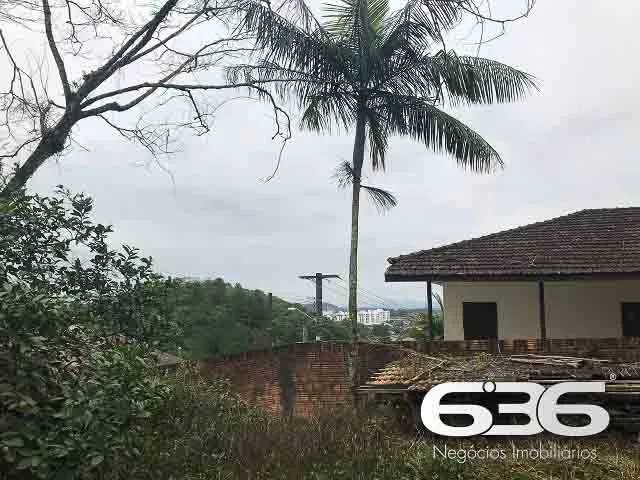 TERRENO DE 1.878M² COM LOCALIZAÇÃO ESTRATÉGICA EM