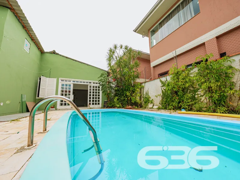 Casa à venda no bairro América em Joinville, com t