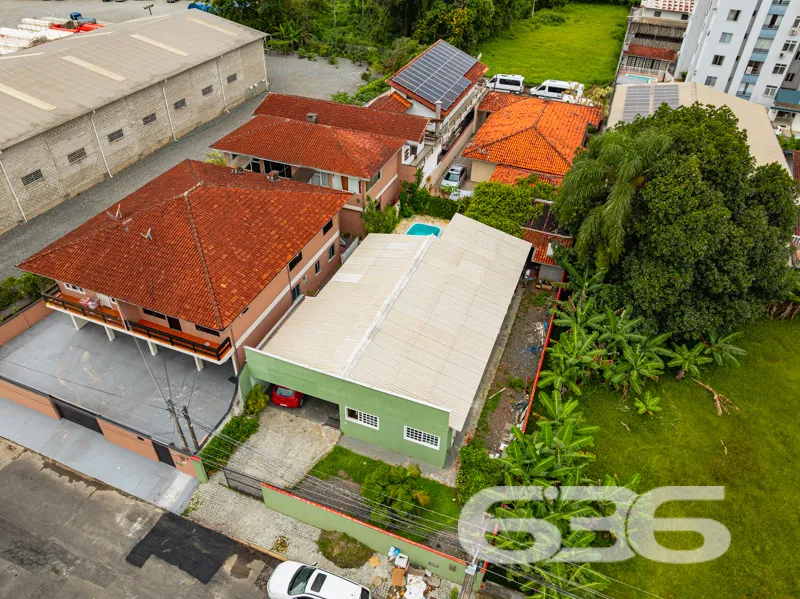 Casa à venda no bairro América em Joinville, com t