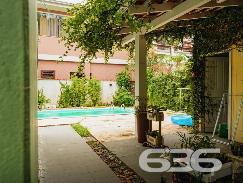 Casa à venda no bairro América em Joinville, com t