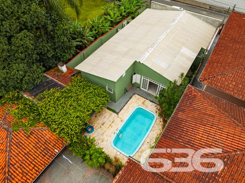 Casa à venda no bairro América em Joinville, com t