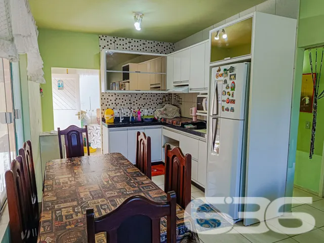 Descubra um lar espaçoso e convidativo, ideal para