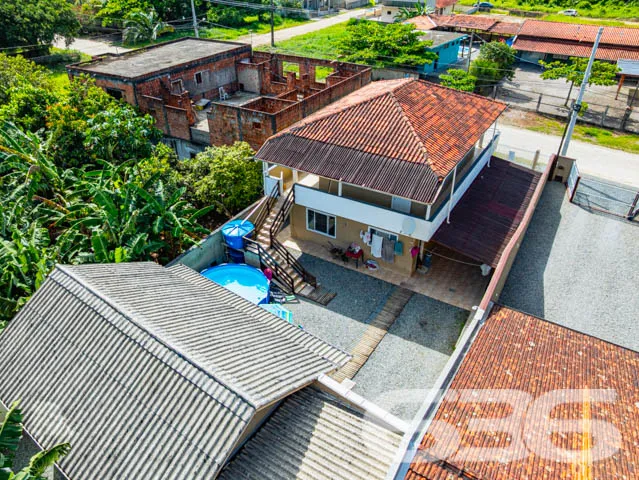 Descubra um lar espaçoso e convidativo, ideal para