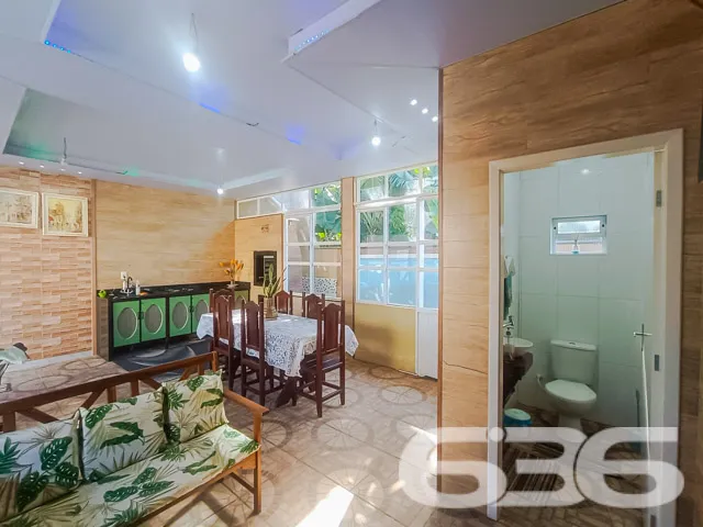 Descubra um lar espaçoso e convidativo, ideal para