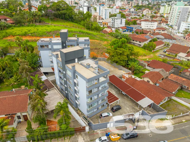Apartamento à venda no Saguaçu, Joinville/SC, com 