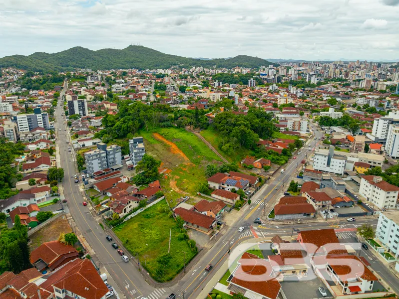 Apartamento à venda no Saguaçu, Joinville/SC, com 