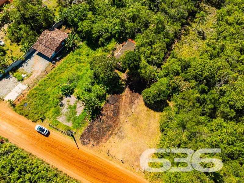 ÓTIMO TERRENO COM FUNDOS PARA O RIO VERMELHO À VEN