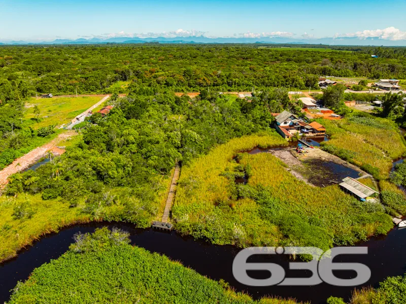 ÓTIMO TERRENO COM FUNDOS PARA O RIO VERMELHO À VEN