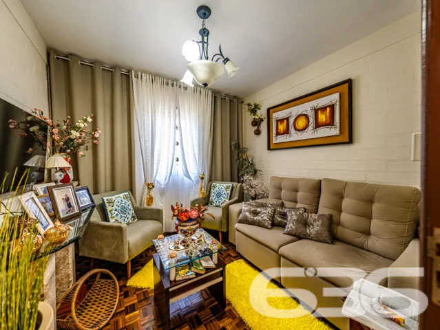 Residência tipo sobrado, localizada no tranquilo b