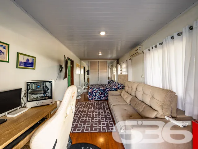 Residência tipo sobrado, localizada no tranquilo b