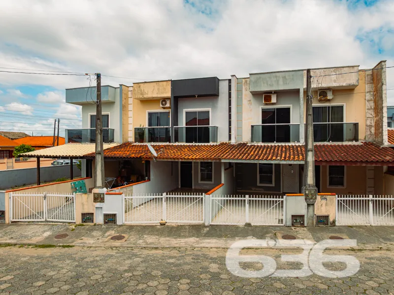 Casa Geminada Sobrado no Centro de Balneário Barra