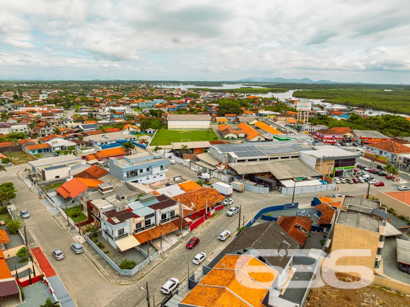 Casa Geminada Sobrado no Centro de Balneário Barra