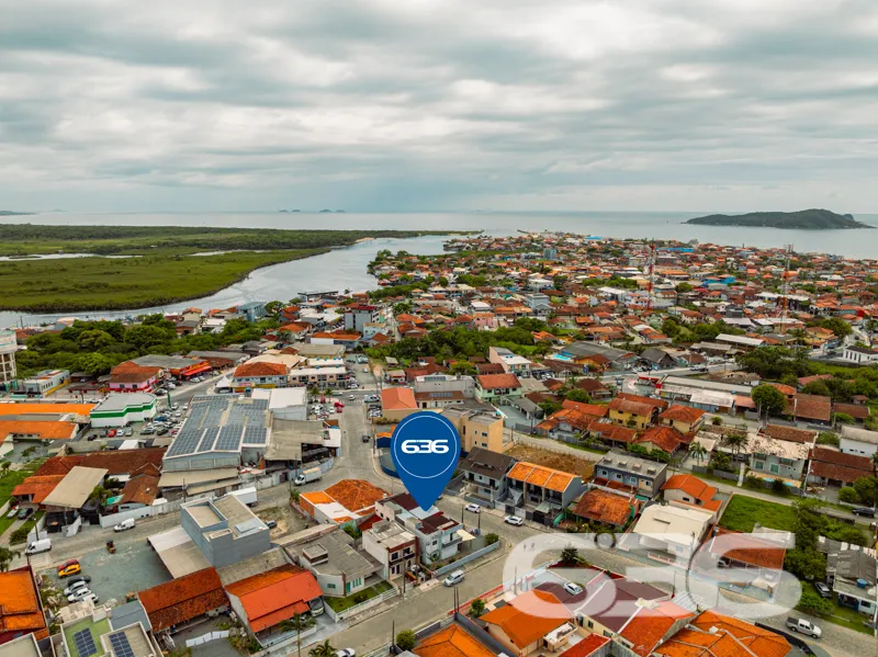 Casa Geminada Sobrado no Centro de Balneário Barra