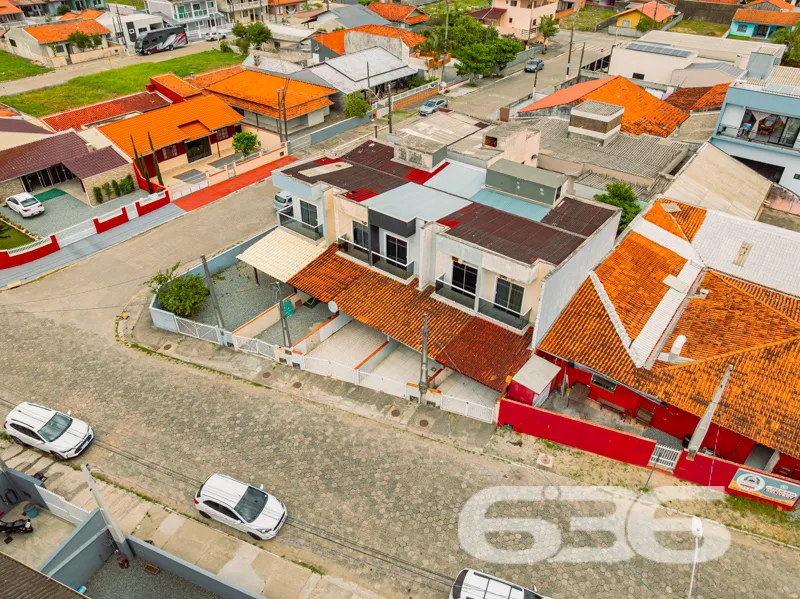 Casa Geminada Sobrado no Centro de Balneário Barra