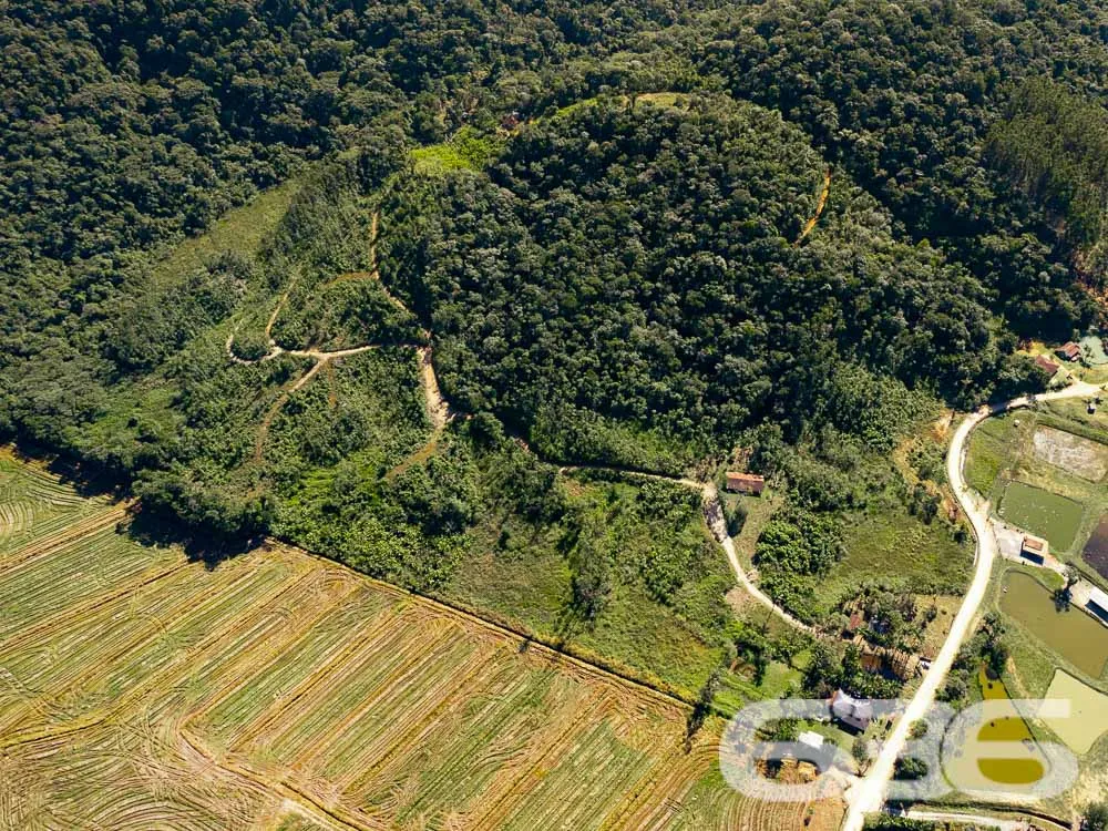 VENDE-SE AMPLA CHÁCARA EM SÃO FRANCISCO DO SUL!
I