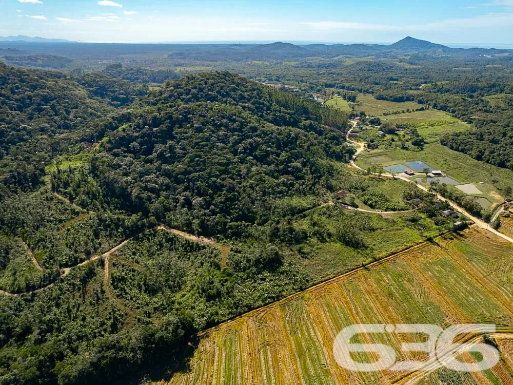 VENDE-SE AMPLA CHÁCARA EM SÃO FRANCISCO DO SUL!
I
