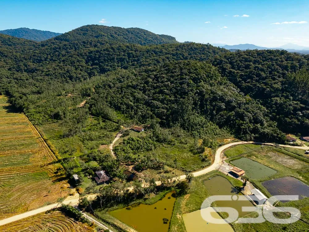 VENDE-SE AMPLA CHÁCARA EM SÃO FRANCISCO DO SUL!
I