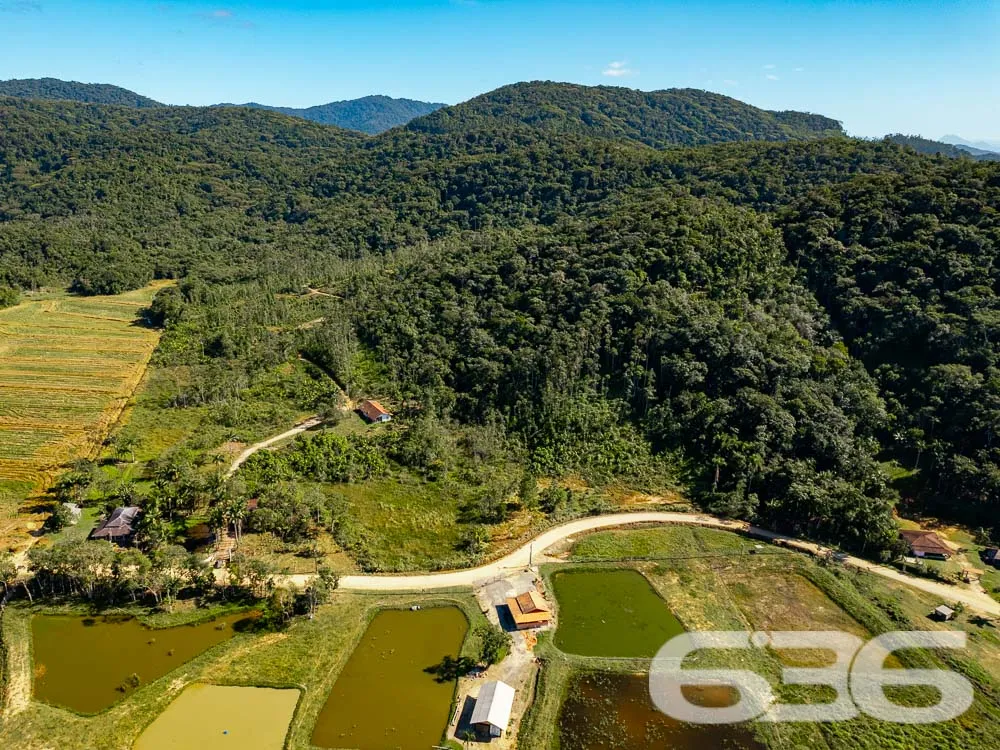 VENDE-SE AMPLA CHÁCARA EM SÃO FRANCISCO DO SUL!
I