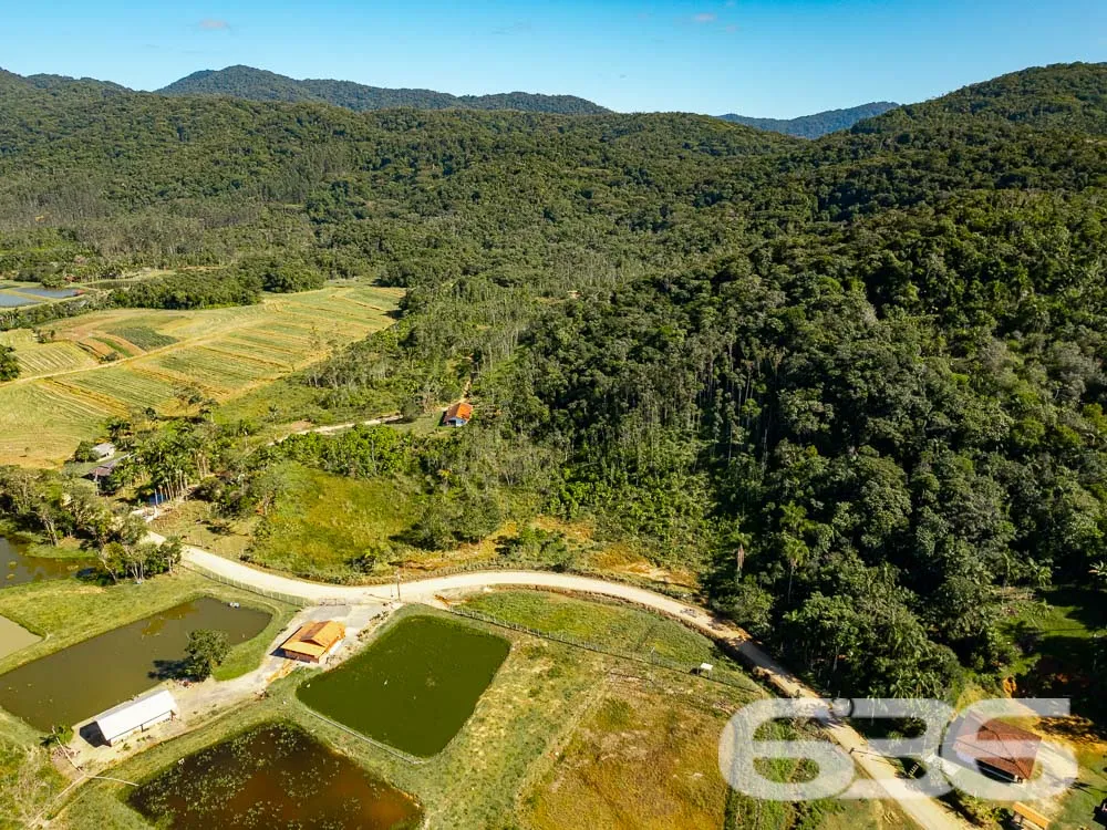 VENDE-SE AMPLA CHÁCARA EM SÃO FRANCISCO DO SUL!
I