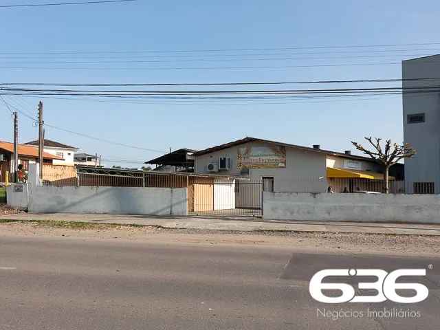 Sobrado à venda no bairro Guanabara em Joinville.