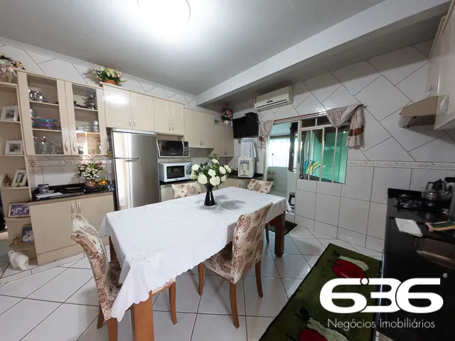 Sobrado à venda no bairro Guanabara em Joinville.