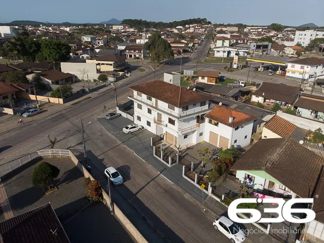 Sobrado à venda no bairro Guanabara em Joinville.
