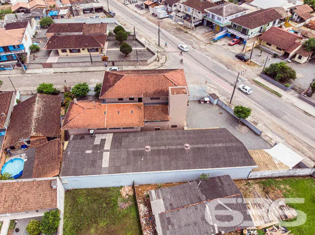 Sobrado à venda no bairro Guanabara em Joinville.
