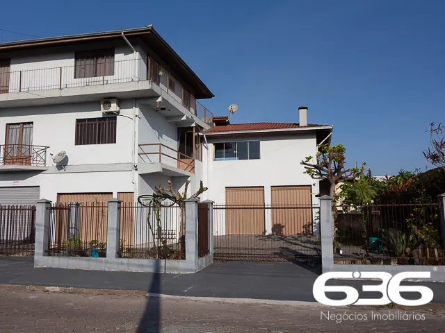 Sobrado à venda no bairro Guanabara em Joinville.