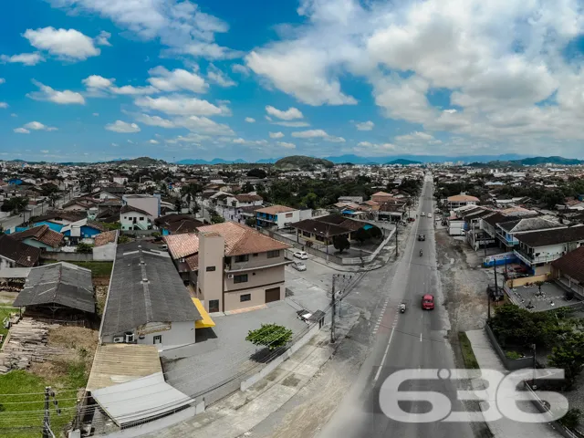 Sobrado à venda no bairro Guanabara em Joinville.