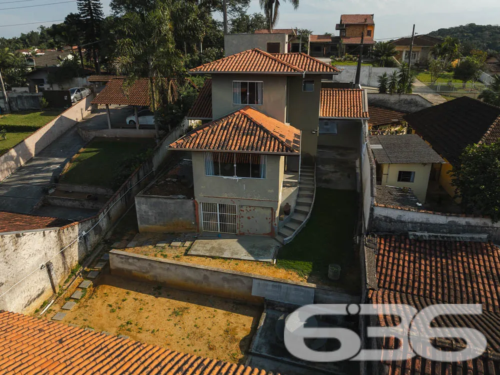 Sobrado à Venda em Joinville, SC – Bairro Santa Ca