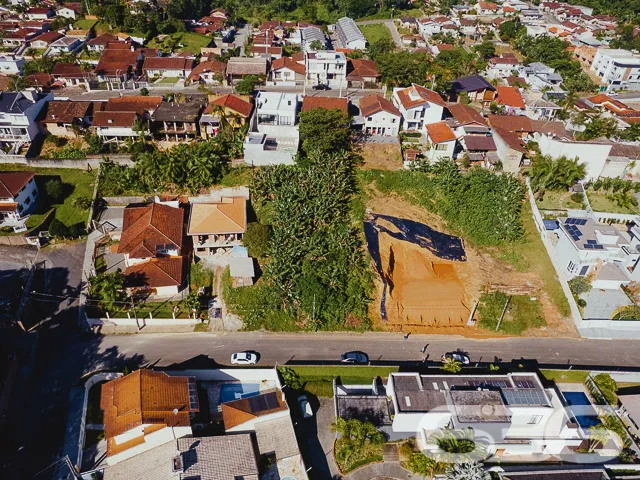 TERRENO COM 830m² À VENDA, NO BAIRRO ANITA GARIBAL