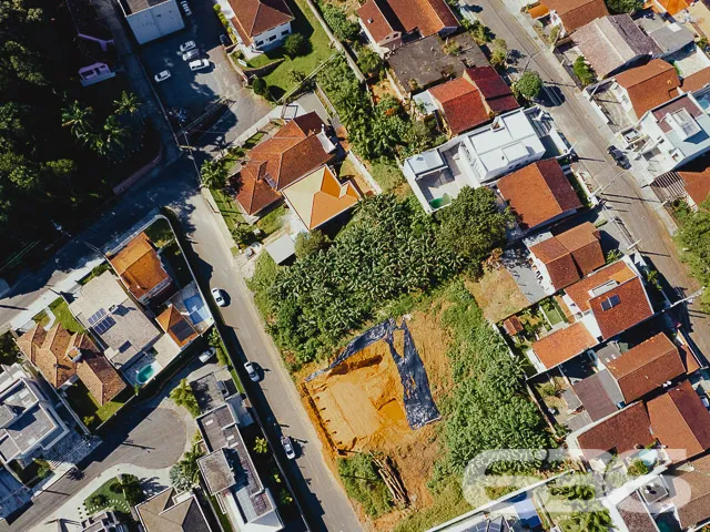TERRENO COM 830m² À VENDA, NO BAIRRO ANITA GARIBAL
