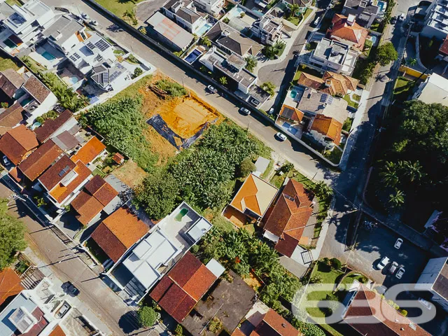 TERRENO COM 830m² À VENDA, NO BAIRRO ANITA GARIBAL