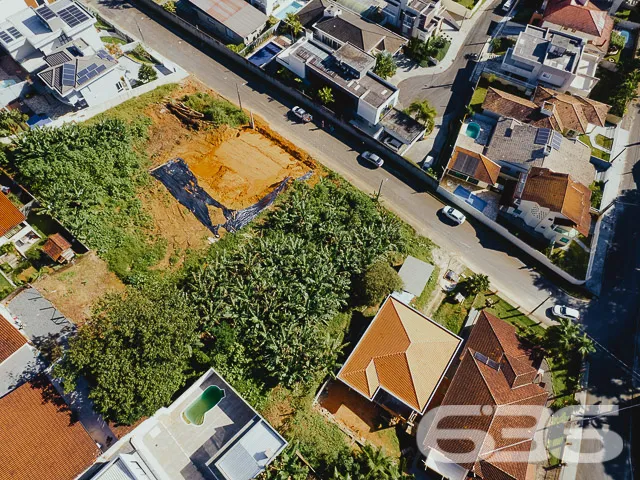 TERRENO COM 830m² À VENDA, NO BAIRRO ANITA GARIBAL