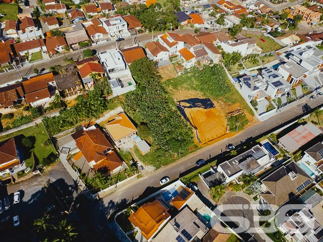 TERRENO COM 830m² À VENDA, NO BAIRRO ANITA GARIBAL