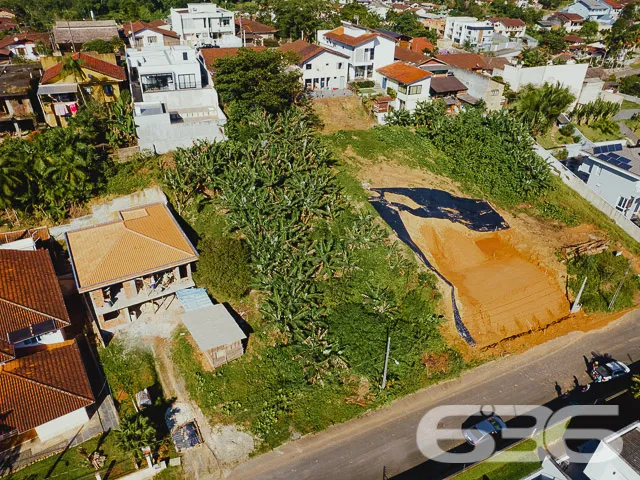 TERRENO COM 830m² À VENDA, NO BAIRRO ANITA GARIBAL