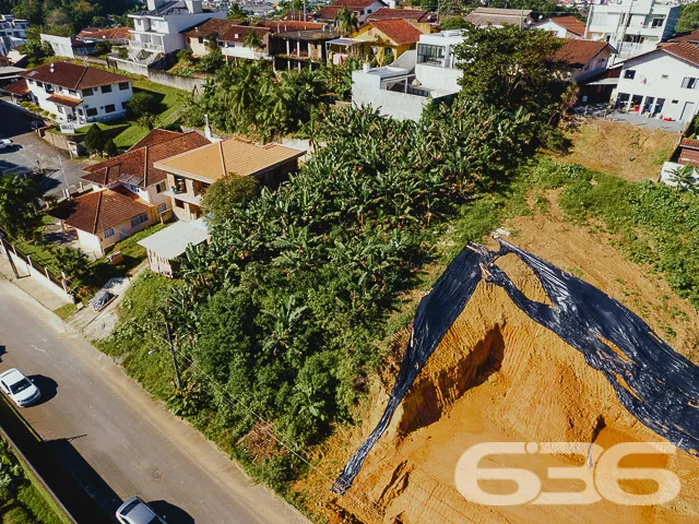 TERRENO COM 830m² À VENDA, NO BAIRRO ANITA GARIBAL