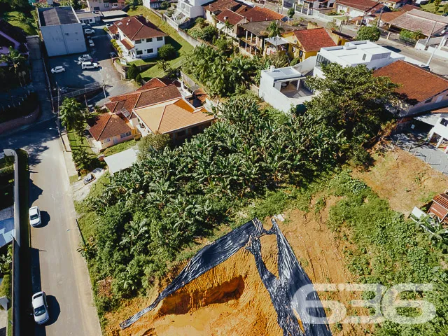 TERRENO COM 830m² À VENDA, NO BAIRRO ANITA GARIBAL