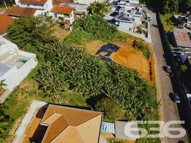 TERRENO COM 830m² À VENDA, NO BAIRRO ANITA GARIBAL