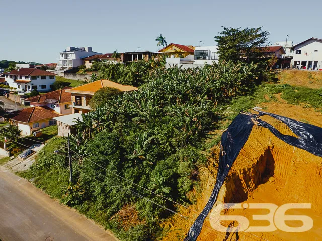 TERRENO COM 830m² À VENDA, NO BAIRRO ANITA GARIBAL