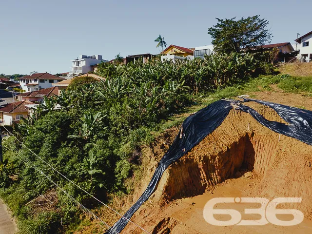 TERRENO COM 830m² À VENDA, NO BAIRRO ANITA GARIBAL