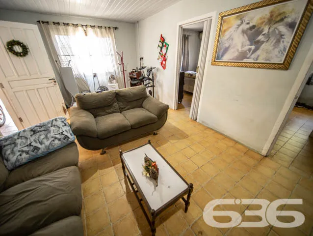 AMPLA RESIDÊNCIA EM ÓTIMA LOCALIZAÇÃO EM BBS

Que 