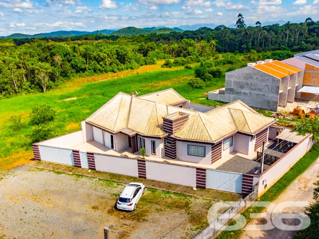 BELĂSSIMA RESIDĂNCIA, DE ALTO PADRĂO, COM PISCINA,