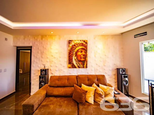 BELĂSSIMA RESIDĂNCIA, DE ALTO PADRĂO, COM PISCINA,